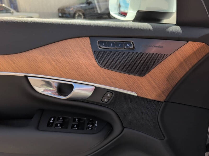 2023 Volvo XC90 B6 Plus Bright Theme 7P