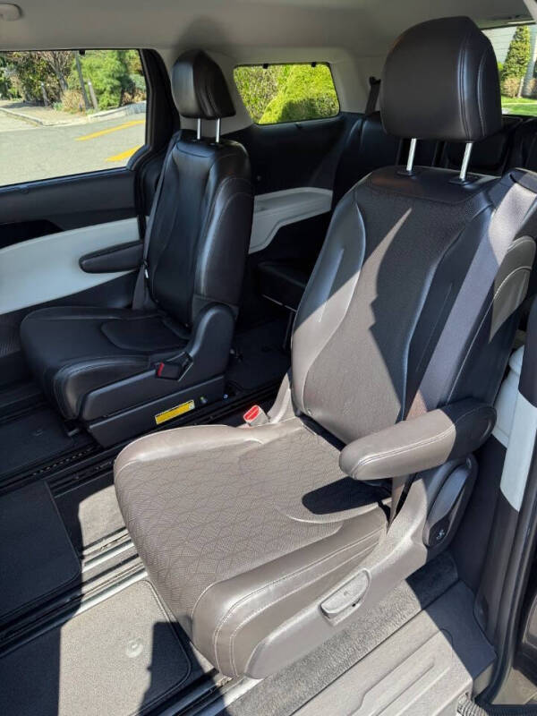 2022 Kia Carnival EX