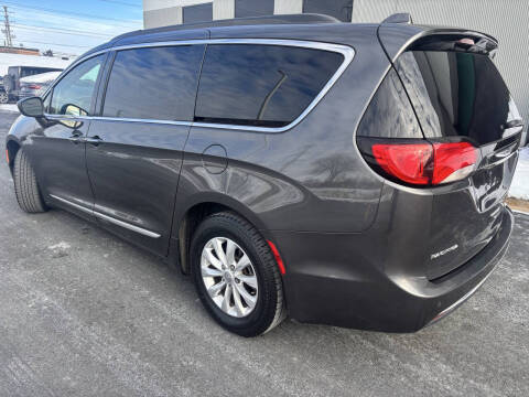 2017 Chrysler Pacifica Touring Plus