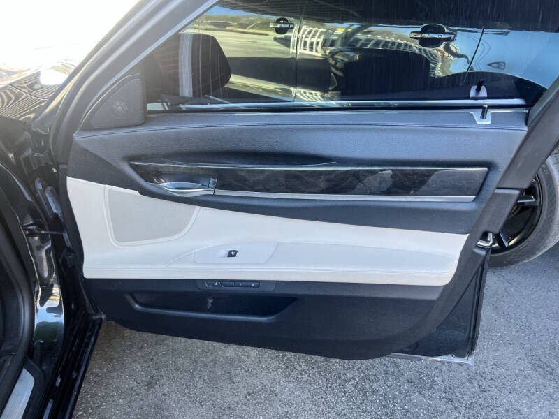 2012 BMW 7 Series 750i