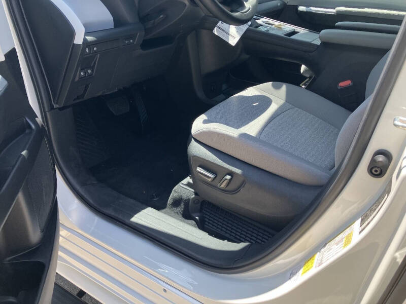 2026 Toyota Sienna LE 8-Passenger