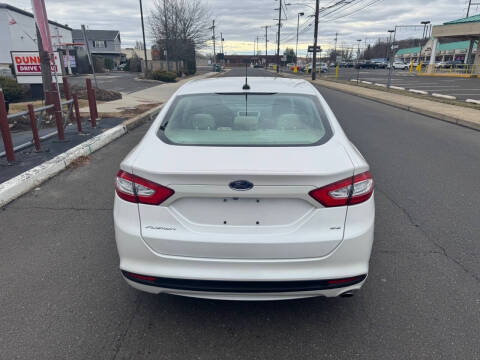 2016 Ford Fusion SE