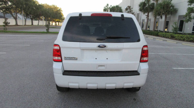 2011 Ford Escape XLS photo 4