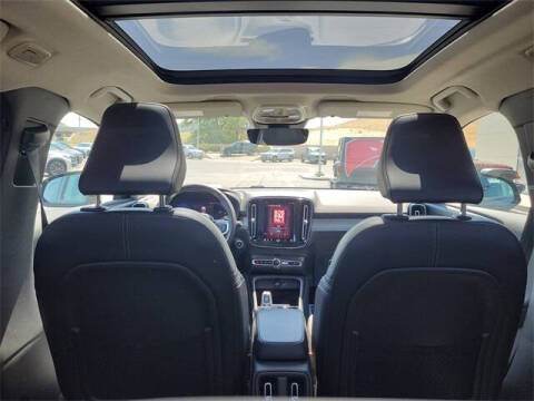 2023 Volvo XC40 B5 Plus Dark Theme