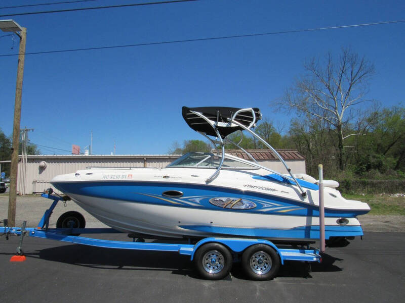 2008 Hurricane SunDeck 2200 OB
