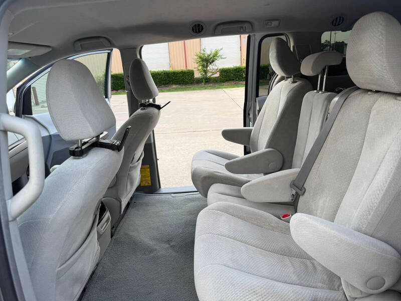 2011 Toyota Sienna LE 8-Passenger