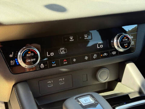 2026 Mitsubishi Outlander PHEV SEL