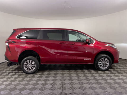 2023 Toyota Sienna LE 8-Passenger