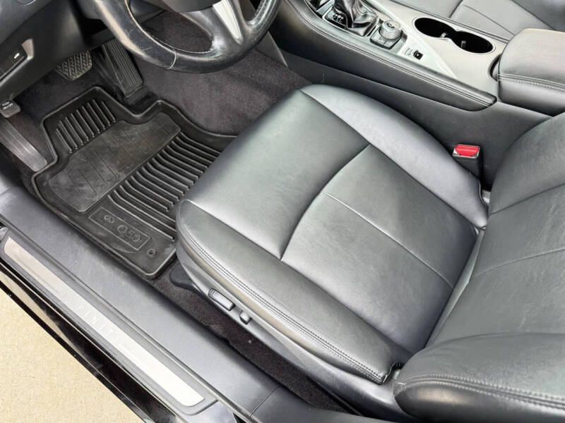 2015 Infiniti Q50 Premium