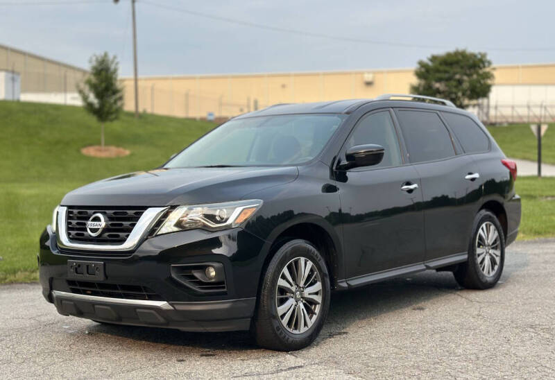 2018 Nissan Pathfinder SV's photo