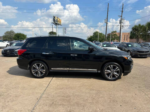 2017 Nissan Pathfinder Platinum