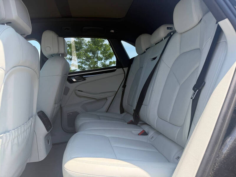 2020 Porsche Macan S