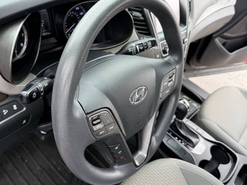 2017 Hyundai Santa Fe SE
