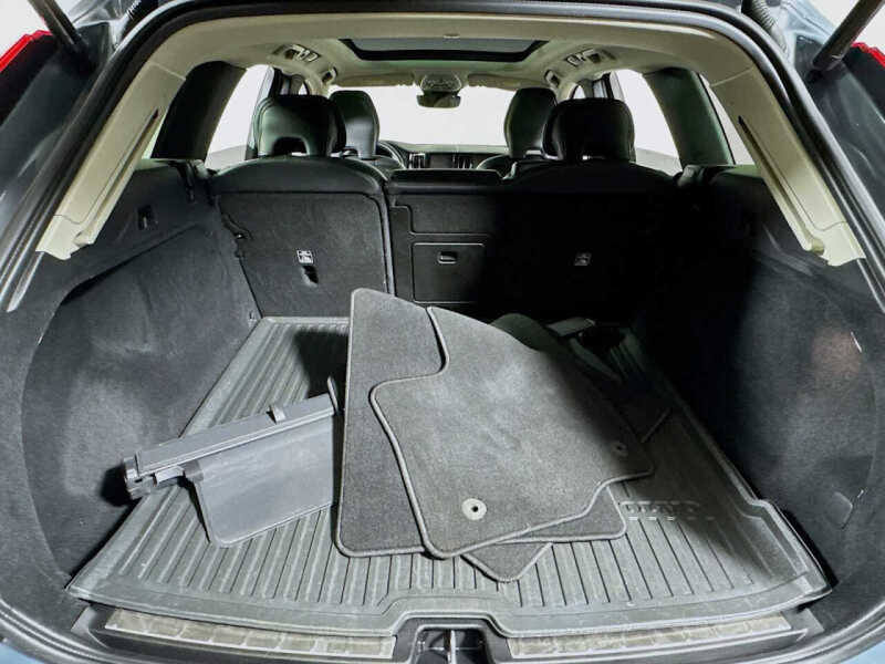 2023 Volvo XC60 B5 Plus Dark Theme