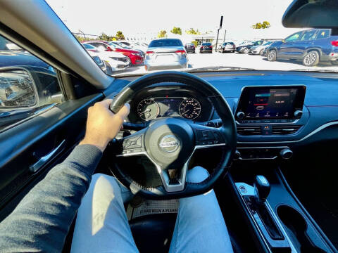 2022 Nissan Altima 2.5 SR