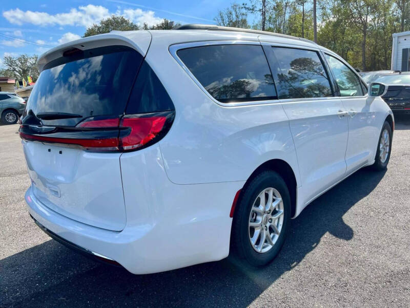 2022 Chrysler Pacifica Touring L photo 7