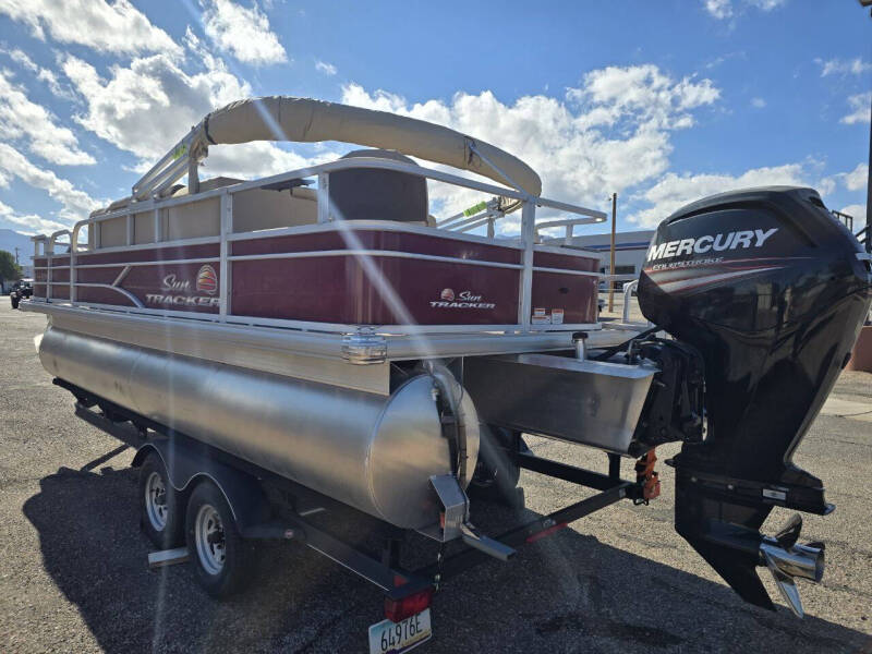 2018 Sun Tracker FISHING BARGE 20 DLX