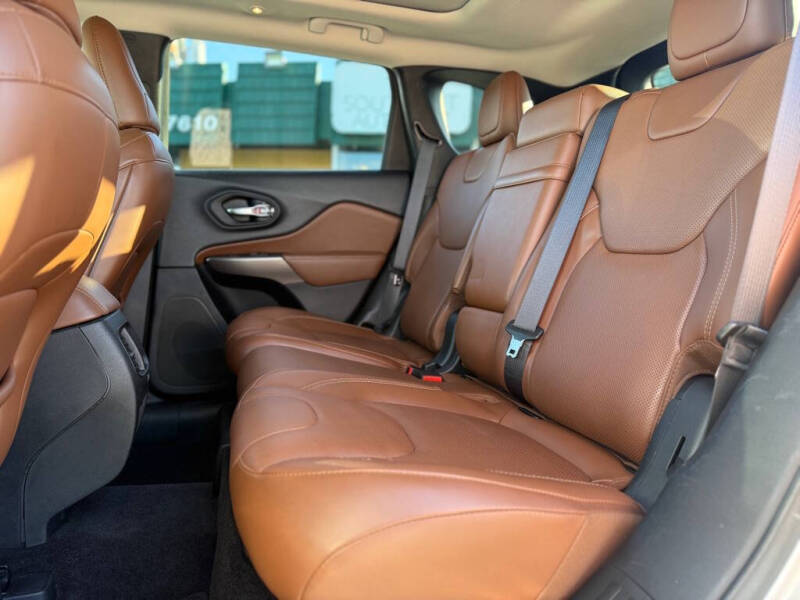 2019 Jeep Cherokee Overland