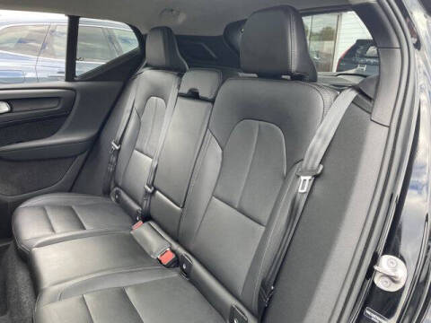 2025 Volvo XC40 B5 Plus Bright Theme