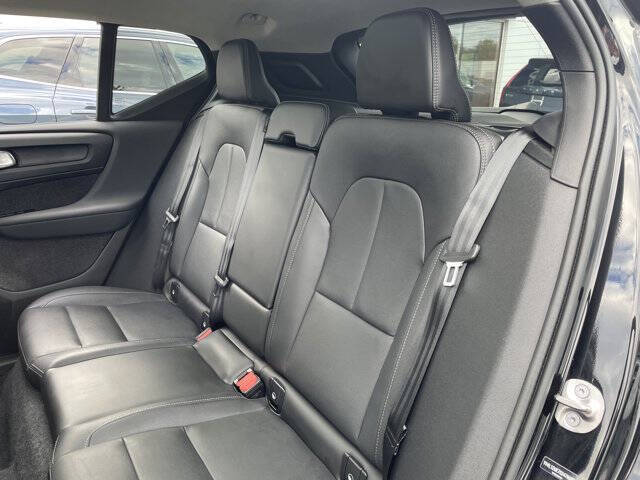 2025 Volvo XC40 B5 Plus Bright Theme