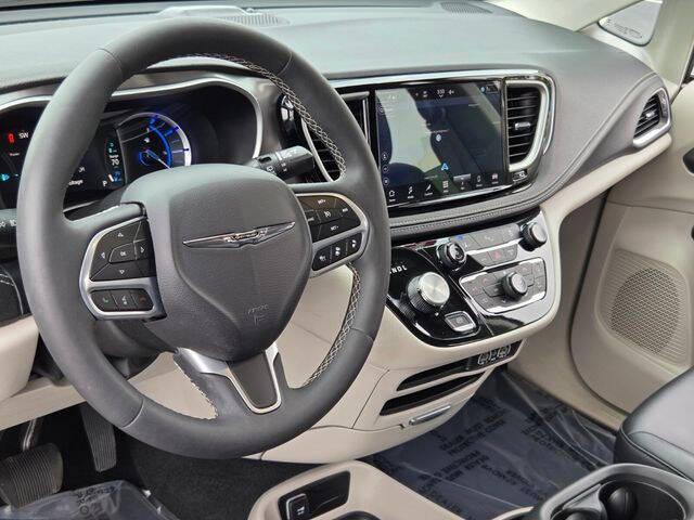 2024 Chrysler Pacifica Plug-In Hybrid Select