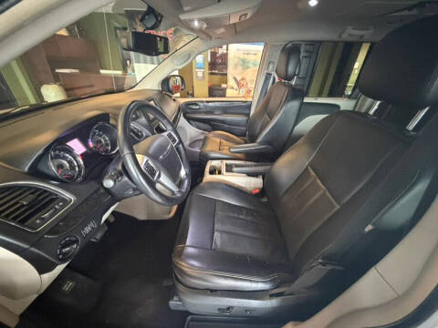 2013 Chrysler Town and Country Touring-L
