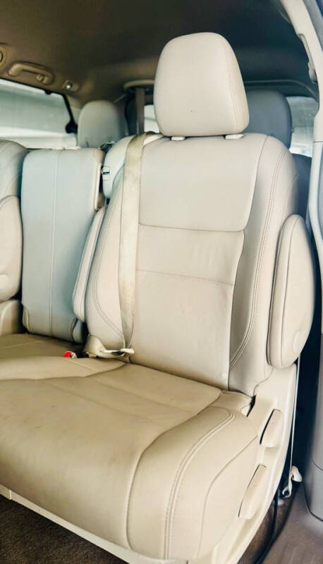 2015 Toyota Sienna XLE Premium 8-Passenger