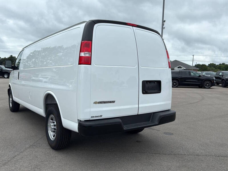 2025 Chevrolet Express 2500