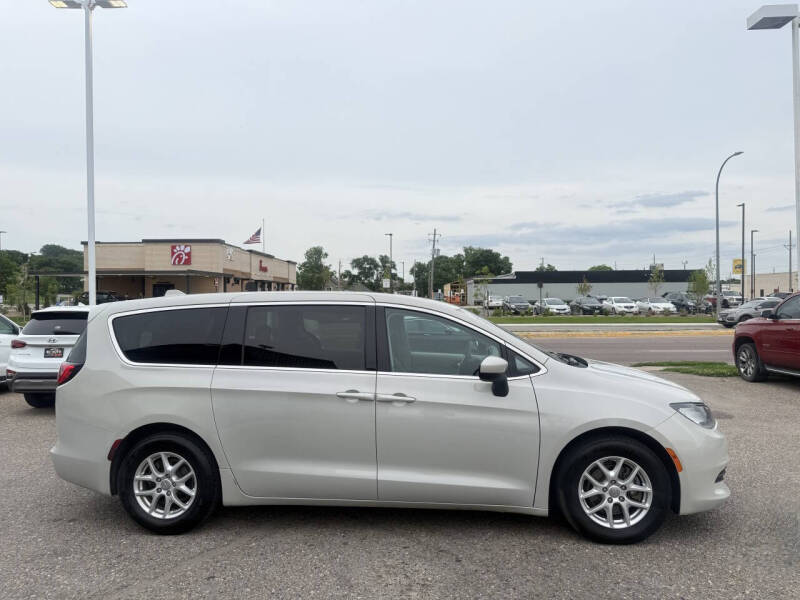 2017 Chrysler Pacifica LX