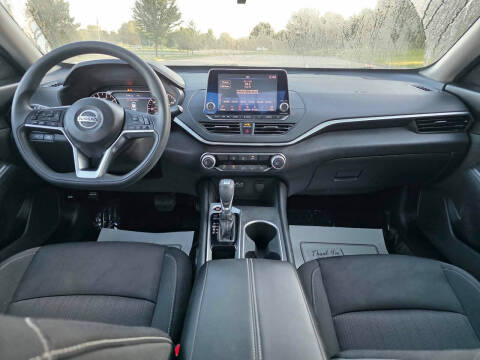 2022 Nissan Altima 2.5 SV