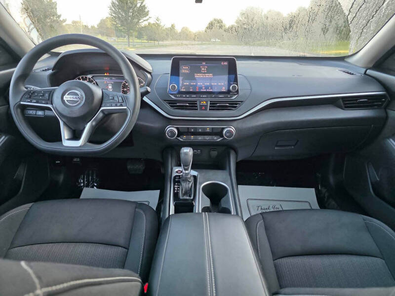 2022 Nissan Altima 2.5 SV