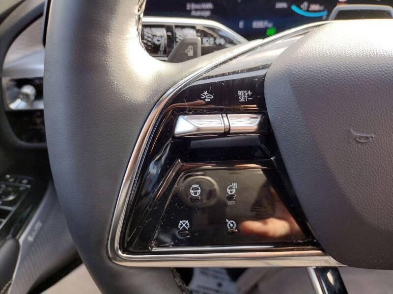 2025 Cadillac LYRIQ Luxury 3