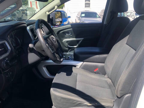 2017 Nissan Titan SV