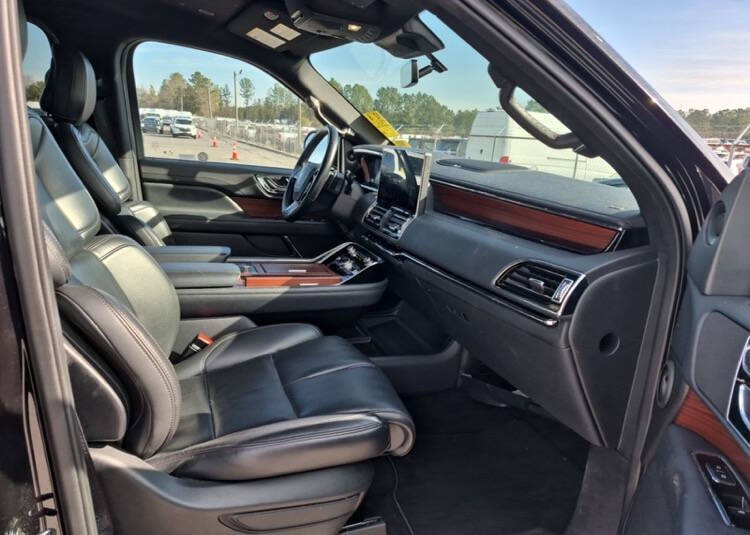 2023 Lincoln Navigator Standard