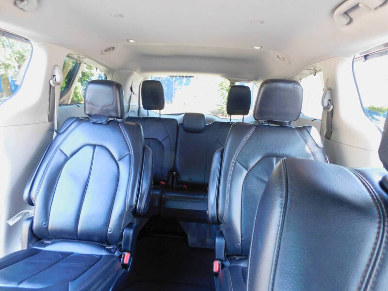 2017 Chrysler Pacifica Touring-L