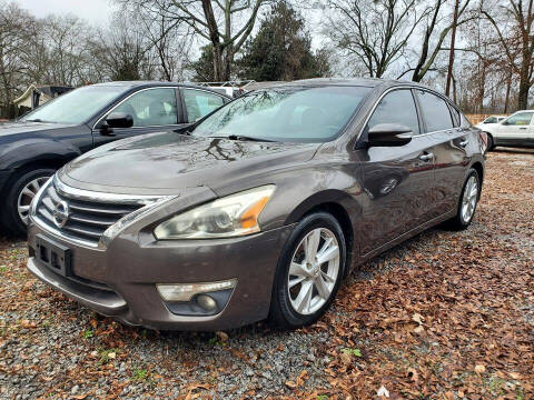 2013 Nissan Altima for sale at DealMakers Auto Sales in Lithia Springs GA