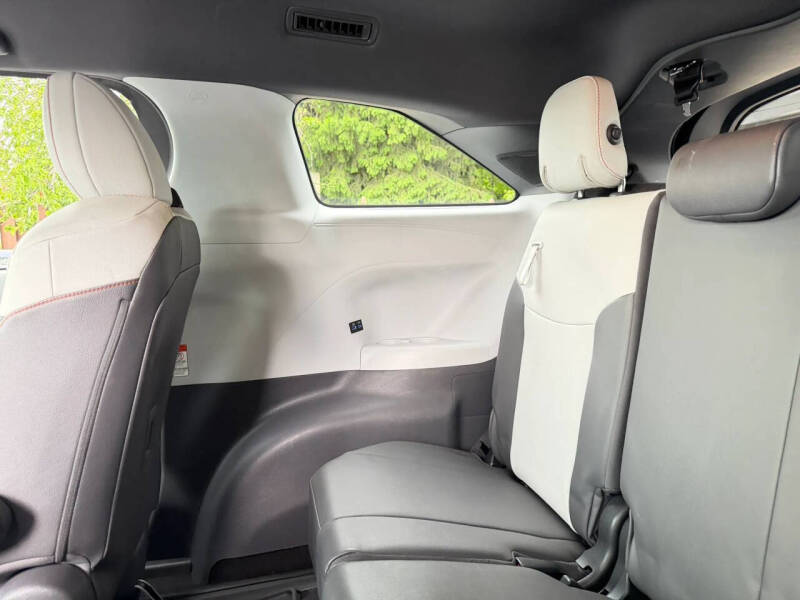 2021 Toyota Sienna XSE 7-Passenger
