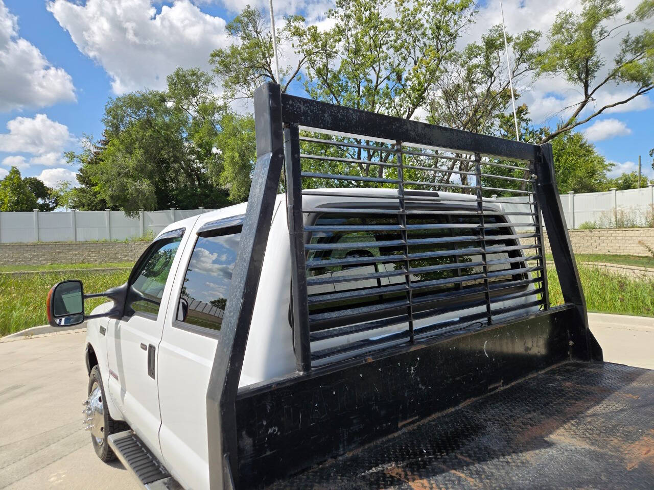 2004 Ford F-550 Super Duty 21