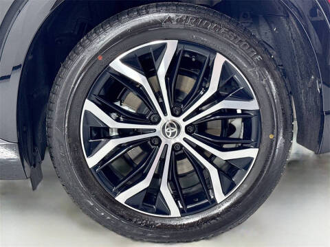 2025 Toyota Crown Signia XLE