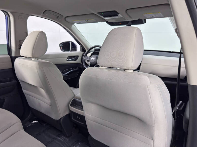 2022 Nissan Pathfinder SV