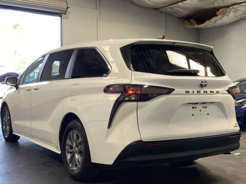2023 Toyota Sienna LE 8-Passenger
