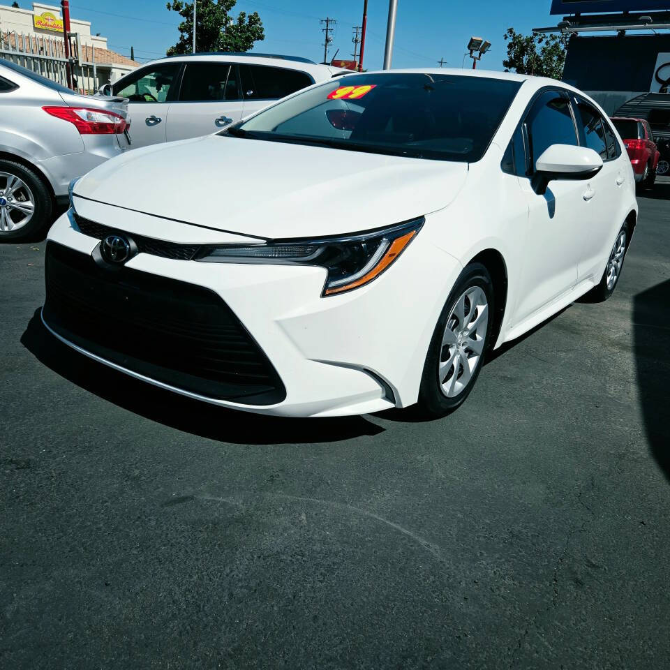 White 2023 Toyota Corolla LE LE 4dr Sedan 1