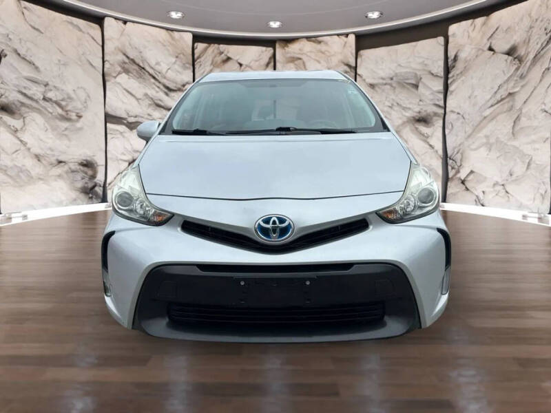 2015 Toyota Prius v Three
