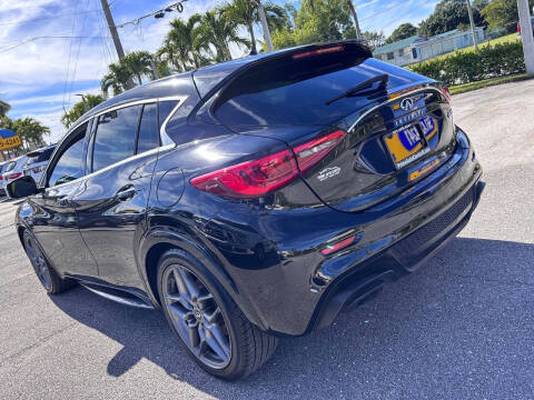 2017 Infiniti QX30 Sport