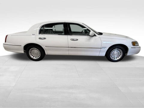 2000 Lincoln Town Car Executive