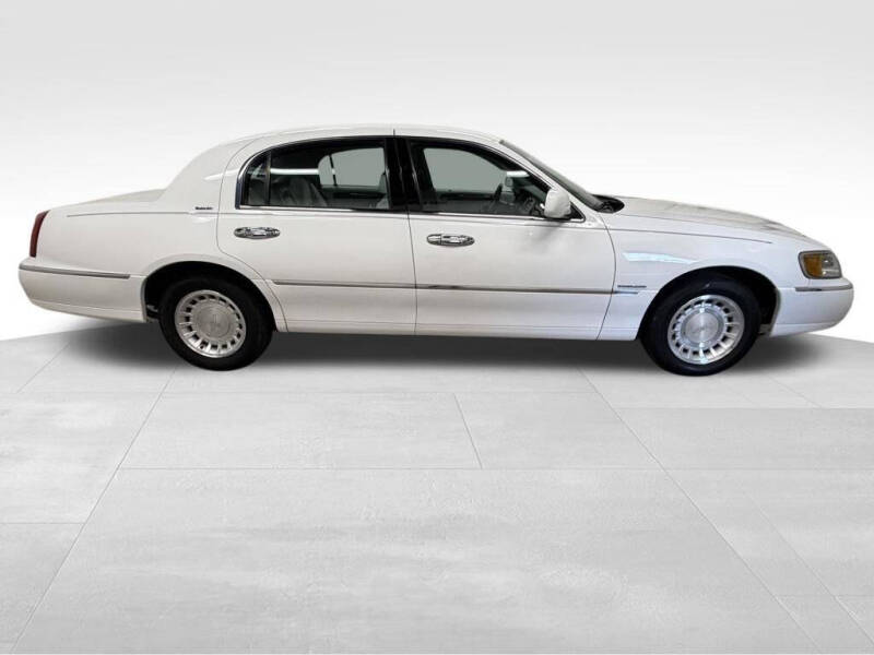 2000 Lincoln Town Car Executive