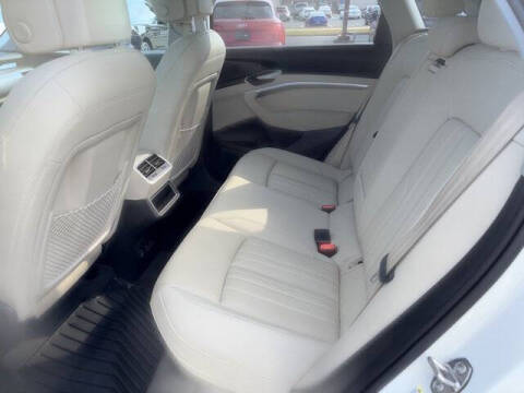 2024 Audi Q8 e-tron quattro Premium Plus