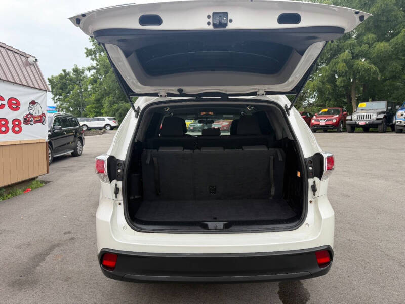 2016 Toyota Highlander LE
