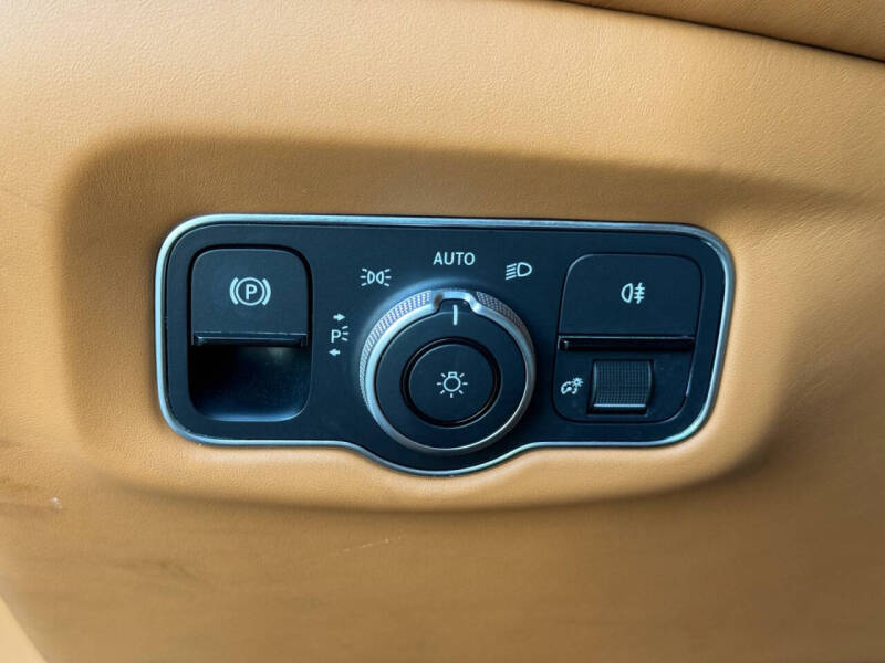 2022 Aston Martin DB11 V8