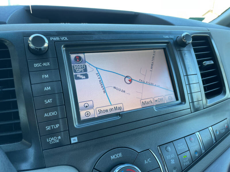 2012 Toyota Sienna XLE Mobility 7-Passenger